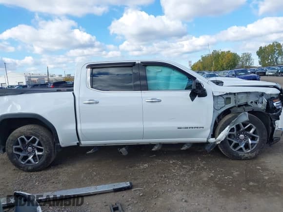 ✅ 2022 GMC Sierra 1500 SLT • VIN: 3GTUUDED1NG645610 • Лот: 43445789. Опубликован ранее на IAAI с пробегом 67 284 миль. Бесплатный доступ к архиву аукционных продаж из США и подробный отчёт об истории автомобиля на DreamBid. Изображение 13.