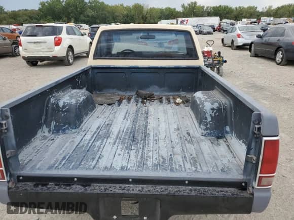 1990 Chevrolet S-10 z VIN 1GCCS14E7L2150795, wystawiony jako Copart lot #71732124 z przebiegiem 138 555 mil mil oraz Szkoda całkowita • Salvage title. Historia ofert i sprzedaży dostępna na DreamBid. Obrazek 10.
