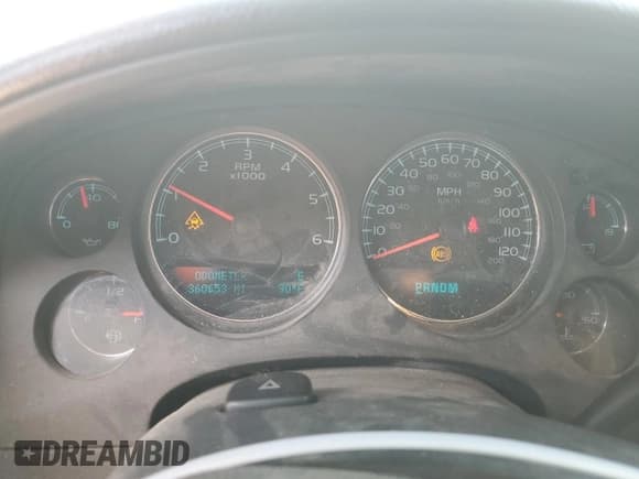 ✅ 2009 Chevrolet Suburban LS • VIN: 1GNFC16J69R200503 • Лот: 61926495. Опубликован ранее на Copart с пробегом 360 653 миль. Бесплатный доступ к архиву аукционных продаж из США и подробный отчёт об истории автомобиля на DreamBid. Изображение 9.