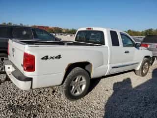 2005 Dodge Dakota z VIN 1D7HW52N65S257043, wystawiony jako Copart lot #74013574 z przebiegiem 187 829 mil mil oraz Szkoda całkowita • Salvage title. Historia ofert i sprzedaży dostępna na DreamBid. Obrazek 3.