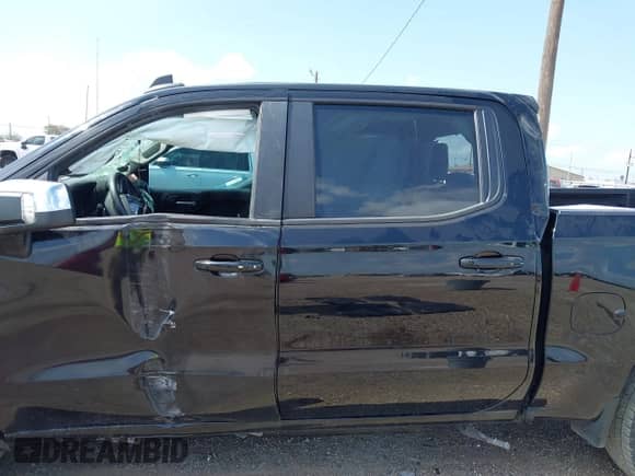 2022 Chevrolet Silverado 1500 LT z VIN 1GCPWCED0NZ201765, wystawiony jako IAAI lot #42423674 z przebiegiem 40 001 mil mil oraz . Historia ofert i sprzedaży dostępna na DreamBid. Obrazek 14.