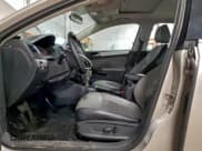 ✅ 2013 Volkswagen Jetta Hybrid • VIN: 3VW637AJXDM297084 • Lot: 93389015. Wystawiony na Copart z przebiegiem 93 786 mil. Bezpłatny archiwum sprzedaży aukcyjnych z USA i szczegółowy raport historii pojazdu na DreamBid. Zdjęcie 7.