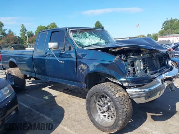 ✅ 1997 Ford F-250 • VIN: 1FTHX26F4VEC48185 • Lot: 43179339. Wystawiony na IAAI z przebiegiem 140 876 mil. Bezpłatny archiwum sprzedaży aukcyjnych z USA i szczegółowy raport historii pojazdu na DreamBid. Zdjęcie 13.