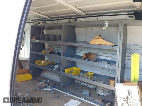 ✅ 2009 Ford E-Series Commercial • VIN: 1FTNS14W39DA42608 • Lot: 42325647. Wystawiony na IAAI z przebiegiem 213 516 mil. Bezpłatny archiwum sprzedaży aukcyjnych z USA i szczegółowy raport historii pojazdu na DreamBid. Zdjęcie 8.