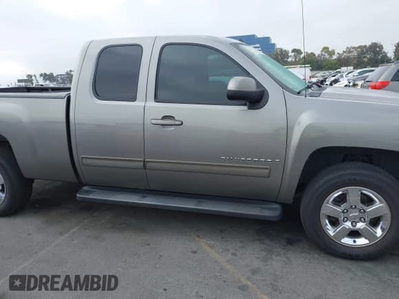 ✅ 2009 Chevrolet Silverado 1500 • VIN: 1GCEC39J69Z174643 • Lot: 42853730. Wystawiony na IAAI z przebiegiem 172 839 mil. Bezpłatny archiwum sprzedaży aukcyjnych z USA i szczegółowy raport historii pojazdu na DreamBid. Zdjęcie 13.