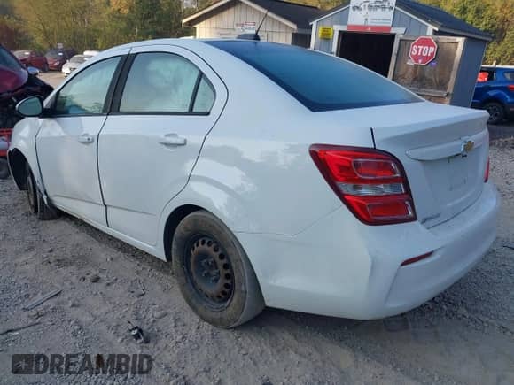 2018 Chevrolet Sonic LS z VIN 1G1JB5SG8J4110013, wystawiony jako IAAI lot #43258372 z przebiegiem 113 488 mil mil oraz . Historia ofert i sprzedaży dostępna na DreamBid. Obrazek 3.