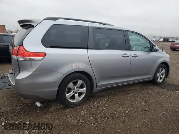 ✅ 2012 Toyota Sienna LE • VIN: 5TDKK3DC1CS232617 • Lot: 93100015. Listed on Copart with 93,071 mi. Free auction sales archive from the USA and detailed vehicle history report at DreamBid. Image 3.