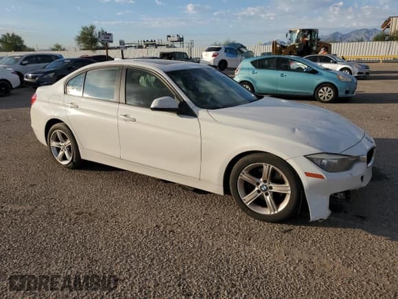 ✅ 2013 BMW 3 Series 328i • VIN: WBA3C1C54DK103656 • Lot: 89534465. Listed on Copart with 106,993 mi. Free auction sales archive from the USA and detailed vehicle history report at DreamBid. Image 4.