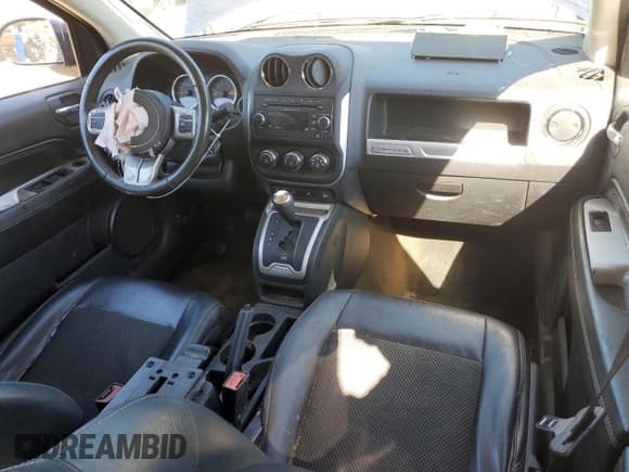 ✅ 2016 Jeep Compass Latitude • VIN: 1C4NJDEB7GD631299 • Lot: 91079455. Wystawiony na Copart z przebiegiem 177 828 mil. Bezpłatny archiwum sprzedaży aukcyjnych z USA i szczegółowy raport historii pojazdu na DreamBid. Zdjęcie 8.