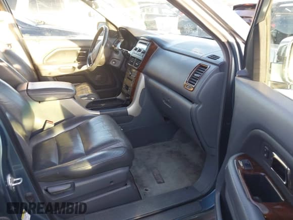 ✅ 2006 Honda Pilot EX-L • VIN: 5FNYF28606B006560 • Lot: 43682890. Wystawiony na IAAI z przebiegiem 234 688 mil. Bezpłatny archiwum sprzedaży aukcyjnych z USA i szczegółowy raport historii pojazdu na DreamBid. Zdjęcie 5.