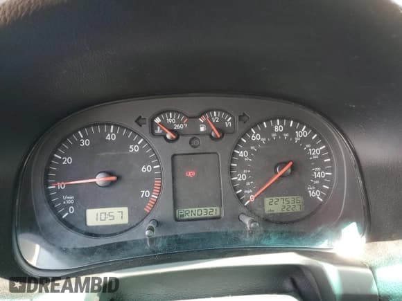 ✅ 2003 Volkswagen Golf GLS • VIN: 9BWGK61J534063651 • Lot: 63589815. Wystawiony na Copart z przebiegiem 227 536 mil. Bezpłatny archiwum sprzedaży aukcyjnych z USA i szczegółowy raport historii pojazdu na DreamBid. Zdjęcie 9.