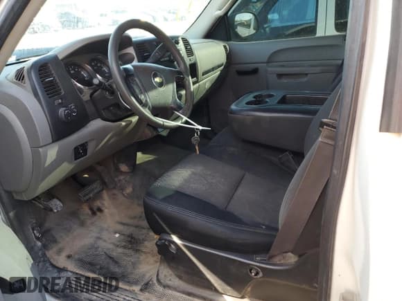 ✅ 2014 Chevrolet Silverado 2500HD Work Truck • VIN: 1GC0CVCG6EF165438 • Lot: 80222674. Wystawiony na Copart z przebiegiem 296 793 mil. Bezpłatny archiwum sprzedaży aukcyjnych z USA i szczegółowy raport historii pojazdu na DreamBid. Zdjęcie 7.