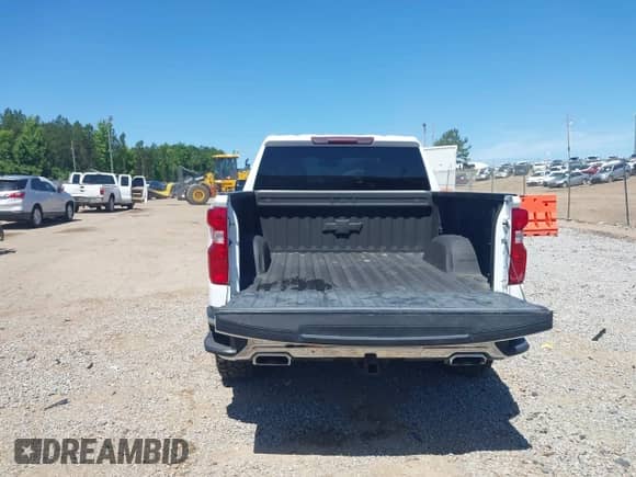 2021 Chevrolet Silverado 1500 LT with VIN 3GCUYDED8MG250682, listed as a IAAI auction lot 42308719 with 61,501 mi miles and . Bid and sale history available at DreamBid. Image 17.