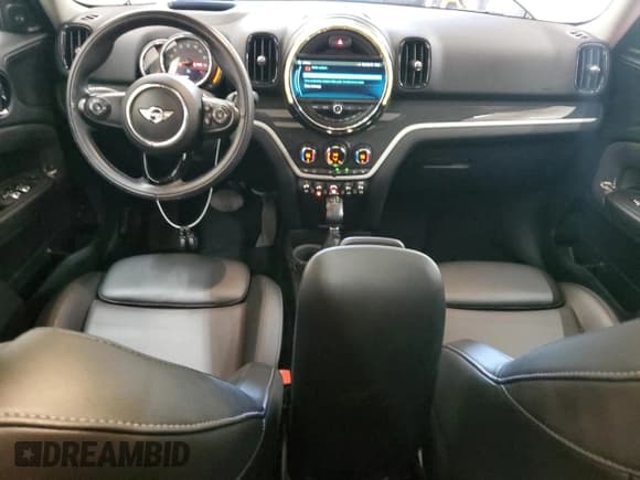 ✅ 2018 MINI Countryman Cooper S • VIN: WMZYT5C31J3D81695 • Lot: 66730625. Wystawiony na Copart z przebiegiem 81 871 mil. Bezpłatny archiwum sprzedaży aukcyjnych z USA i szczegółowy raport historii pojazdu na DreamBid. Zdjęcie 8.