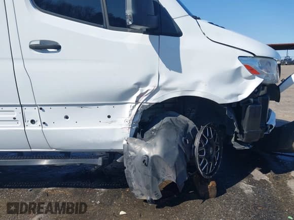 ✅ 2019 Mercedes-Benz Sprinter Cargo • VIN: W1W4EBVYXKP194953 • Lot: 41680933. Listed on IAAI with 102,523 mi. Free auction sales archive from the USA and detailed vehicle history report at DreamBid. Image 17.