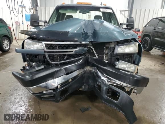✅ 2006 Chevrolet Silverado 2500HD LT1 • VIN: 1GCHK23D56F229836 • Lot: 45572375. Wystawiony na Copart z przebiegiem 139 462 mil. Bezpłatny archiwum sprzedaży aukcyjnych z USA i szczegółowy raport historii pojazdu na DreamBid. Zdjęcie 5.