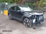 ✅ 2025 Hyundai Kona SEL • VIN: KM8HBCAB5SU186303 • Лот: 43511428. Опубликован ранее на IAAI с пробегом 17 710 миль. Бесплатный доступ к архиву аукционных продаж из США и подробный отчёт об истории автомобиля на DreamBid. Изображение 1.