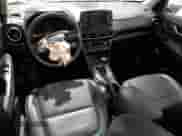 2018 Hyundai Kona Ultimate z VIN KM8K53A53JU133850, wystawiony jako Copart lot #79671854 z przebiegiem Nie podano mil oraz Czysty tytuł • Clean title. Historia ofert i sprzedaży dostępna na DreamBid. Obrazek 8.