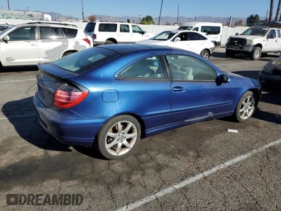 ✅ 2002 Mercedes-Benz C 230/260/280/320 • VIN: WDBRN47J82A389514 • Lot: 84328674. Listed on Copart with Not provided. Free auction sales archive from the USA and detailed vehicle history report at DreamBid. Image 3.