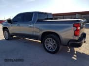 ✅ 2020 Chevrolet Silverado 1500 High Country • VIN: 3GCPWFED2LG400749 • Lot: 85888304. Wystawiony na Copart z przebiegiem 86 773 mil. Bezpłatny archiwum sprzedaży aukcyjnych z USA i szczegółowy raport historii pojazdu na DreamBid. Zdjęcie 2.