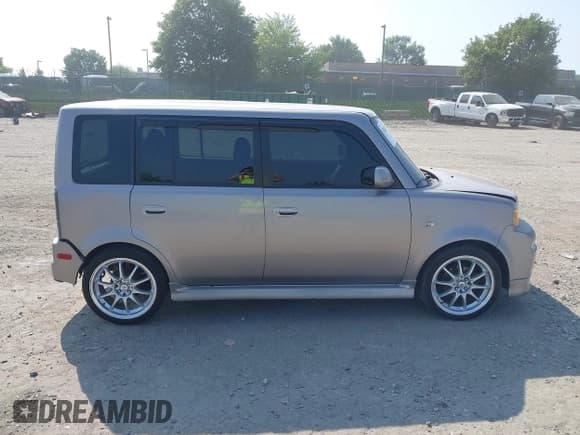 ✅ 2004 Scion xB • VIN: JTLKT324440161690 • Lot: 42835793. Wystawiony na IAAI z przebiegiem 210 308 mil. Bezpłatny archiwum sprzedaży aukcyjnych z USA i szczegółowy raport historii pojazdu na DreamBid. Zdjęcie 13.