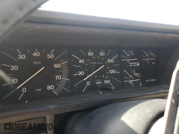 ✅ 1987 Alfa Romeo Milano • VIN: ZARDA1160H1051386 • Лот: 75195914. Опубликован ранее на Copart с пробегом 88 230 миль. Бесплатный доступ к архиву аукционных продаж из США и подробный отчёт об истории автомобиля на DreamBid. Изображение 10.