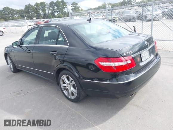 ✅ 2010 Mercedes-Benz E 350 Luxury • VIN: WDDHF8HB6AA139069 • Lot: 43330605. Listed on IAAI with 264,030 mi. Free auction sales archive from the USA and detailed vehicle history report at DreamBid. Image 3.