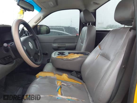 2008 Chevrolet Silverado 1500 Work Truck z VIN 1GCEC14X28Z124434, wystawiony jako IAAI lot #42358368 z przebiegiem 261 241 mil mil oraz . Historia ofert i sprzedaży dostępna na DreamBid. Obrazek 8.