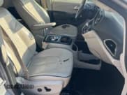 ✅ 2018 Chrysler Pacifica Hybrid Limited • VIN: 2C4RC1N75JR105604 • Lot: 92134015. Wystawiony na Copart z przebiegiem 282 788 mil. Bezpłatny archiwum sprzedaży aukcyjnych z USA i szczegółowy raport historii pojazdu na DreamBid. Zdjęcie 5.