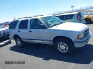 ✅ 1995 Chevrolet Blazer • VIN: 1GNDT13W2S2203162 • Lot: 42863351. Wystawiony na IAAI z przebiegiem 139 555 mil. Bezpłatny archiwum sprzedaży aukcyjnych z USA i szczegółowy raport historii pojazdu na DreamBid. Zdjęcie 13.