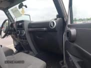 ✅ 2008 Jeep Wrangler Unlimited Sahara • VIN: 1J4GA59148L617989 • Lot: 43095265. Wystawiony na IAAI z przebiegiem 153 328 mil. Bezpłatny archiwum sprzedaży aukcyjnych z USA i szczegółowy raport historii pojazdu na DreamBid. Zdjęcie 5.