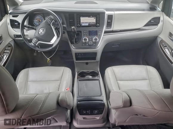 ✅ 2019 Toyota Sienna XLE • VIN: 5TDDZ3DC1KS224861 • Lot: 94473695. Wystawiony na Copart z przebiegiem 68 651 mil. Bezpłatny archiwum sprzedaży aukcyjnych z USA i szczegółowy raport historii pojazdu na DreamBid. Zdjęcie 8.