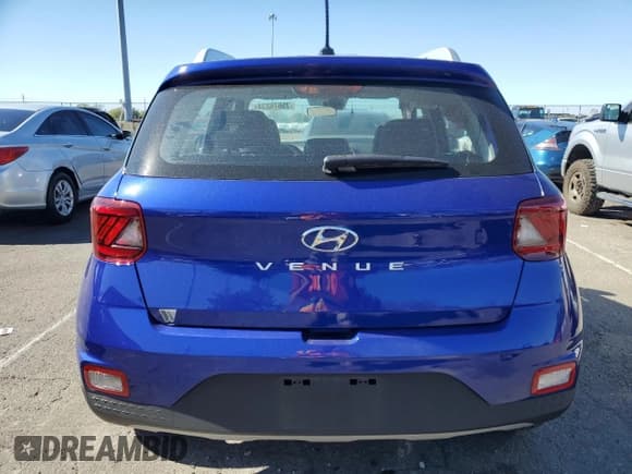 ✅ 2024 Hyundai Venue Limited • VIN: KMHRC8A30RU300192 • Lot: 75676234. Listed on Copart with 8,951 mi. Free auction sales archive from the USA and detailed vehicle history report at DreamBid. Image 6.