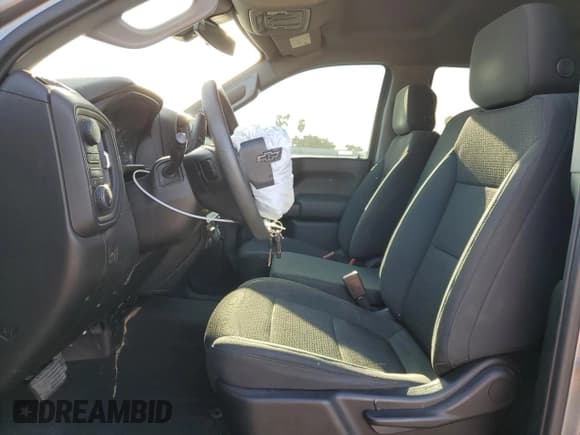 ✅ 2021 Chevrolet Silverado 1500 Custom Trail Boss • VIN: 1GCPYCEF8MZ404798 • Lot: 66994564. Wystawiony na Copart z przebiegiem 46 371 mil. Bezpłatny archiwum sprzedaży aukcyjnych z USA i szczegółowy raport historii pojazdu na DreamBid. Zdjęcie 7.