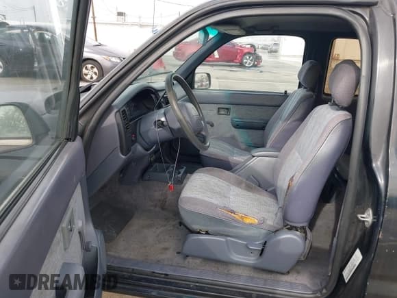 ✅ 1998 Toyota Tacoma • VIN: 4TAVL52N8WZ094857 • Лот: 43677112. Опубликован ранее на IAAI с пробегом 242 052 миль. Бесплатный доступ к архиву аукционных продаж из США и подробный отчёт об истории автомобиля на DreamBid. Изображение 5.