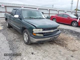 ✅ 2002 Chevrolet Silverado 1500 LS • VIN: 2GCEC19V521215835 • Лот: 42947513. Опубликован ранее на IAAI с пробегом 242 277 миль. Бесплатный доступ к архиву аукционных продаж из США и подробный отчёт об истории автомобиля на DreamBid. Изображение 1.