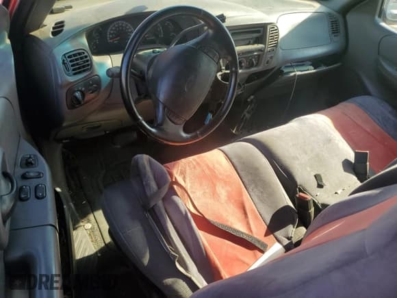 ✅ 2001 Ford F-150 XL • VIN: 1FTRF17L71NA91767 • Lot: 67615075. Wystawiony na Copart z przebiegiem Nie podano. Bezpłatny archiwum sprzedaży aukcyjnych z USA i szczegółowy raport historii pojazdu na DreamBid. Zdjęcie 8.