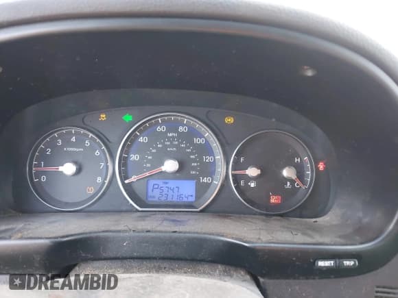 ✅ 2010 Hyundai Santa Fe GLS • VIN: 5NMSG3AB8AH387615 • Лот: 43344282. Опубликован ранее на IAAI с пробегом 231 164 миль. Бесплатный доступ к архиву аукционных продаж из США и подробный отчёт об истории автомобиля на DreamBid. Изображение 7.