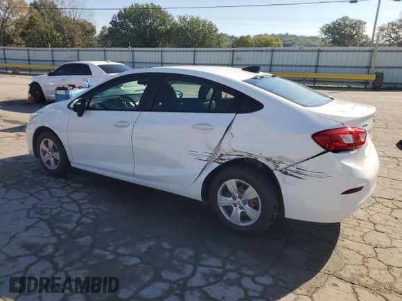 2018 Chevrolet Cruze LS z VIN 1G1BC5SM5J7162477, wystawiony jako Copart lot #84434695 z przebiegiem 69 588 mil mil oraz Szkoda całkowita • Salvage title. Historia ofert i sprzedaży dostępna na DreamBid. Obrazek 2.