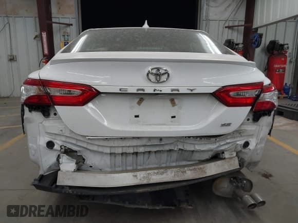 ✅ 2020 Toyota Camry SE • VIN: 4T1G11AK3LU942702 • Lot: 43520716. Listed on IAAI with 86,203 mi. Free auction sales archive from the USA and detailed vehicle history report at DreamBid. Image 6.