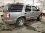 2001 Chevrolet Blazer LT z VIN 1GNDT13W61K261919, wystawiony jako Copart lot #87338144 z przebiegiem 144 754 mil mil oraz Czysty tytuł • Clean title. Historia ofert i sprzedaży dostępna na DreamBid. Obrazek 3.