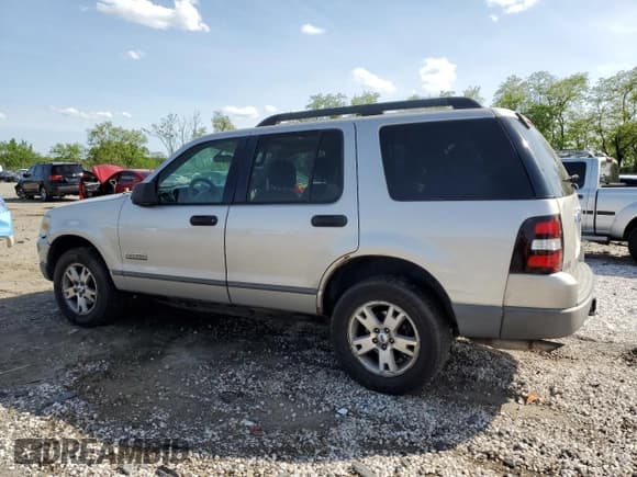 ✅ 2006 Ford Explorer XLS • VIN: 1FMEU72E86UB48373 • Lot: 55257105. Wystawiony na Copart z przebiegiem 247 077 mil. Bezpłatny archiwum sprzedaży aukcyjnych z USA i szczegółowy raport historii pojazdu na DreamBid. Zdjęcie 2.