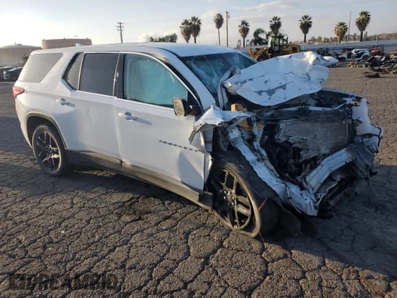 ✅ 2021 Chevrolet Traverse LS • VIN: 1GNERFKW1MJ175851 • Lot: 89685725. Wystawiony na Copart z przebiegiem 83 124 mil. Bezpłatny archiwum sprzedaży aukcyjnych z USA i szczegółowy raport historii pojazdu na DreamBid. Zdjęcie 4.