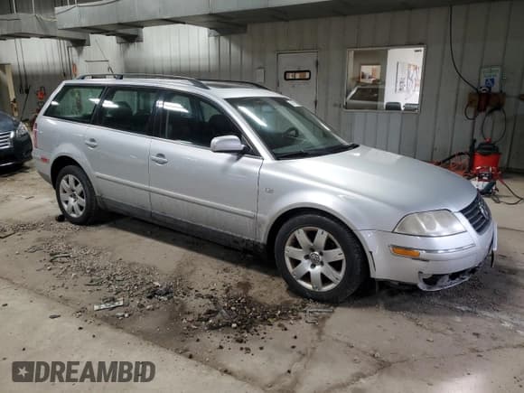 ✅ 2003 Volkswagen Passat GLX • VIN: WVWYH63B13E151741 • Lot: 46726265. Wystawiony na Copart z przebiegiem 156 923 mil. Bezpłatny archiwum sprzedaży aukcyjnych z USA i szczegółowy raport historii pojazdu na DreamBid. Zdjęcie 4.