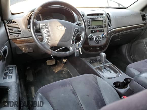 ✅ 2010 Hyundai Santa Fe GL • VIN: 5NMSGDAG1AH343893 • Lot: 73327864. Wystawiony na Copart z przebiegiem 374 082 mil mil. Skorzystaj z bezpłatnego archiwum sprzedaży aukcyjnych z USA i zobacz szczegółowy raport historii pojazdu na DreamBid. Zdjęcie 8.