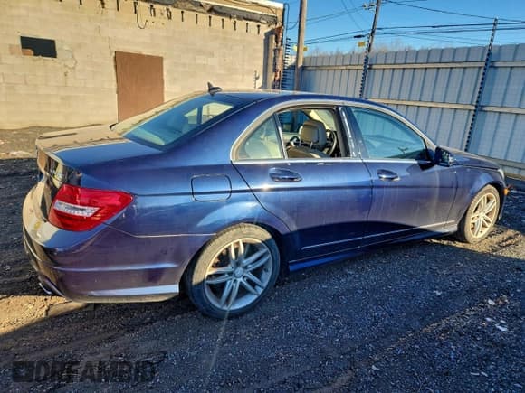 ✅ 2014 Mercedes-Benz C 300 Sport • VIN: WDDGF8AB1ER305690 • Lot: 96623915. Wystawiony na Copart z przebiegiem 99 150 mil. Bezpłatny archiwum sprzedaży aukcyjnych z USA i szczegółowy raport historii pojazdu na DreamBid. Zdjęcie 3.