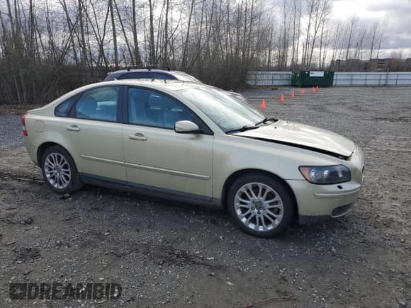 ✅ 2004 Volvo S40 • VIN: YV1MS682142024848 • Lot: 46472465. Listed on Copart with 205,039 mi. Free auction sales archive from the USA and detailed vehicle history report at DreamBid. Image 4.