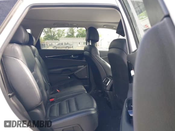 ✅ 2017 Kia Sorento SXL • VIN: 5XYPK4A58HG251610 • Lot: 42351313. Listed on IAAI with 147,527 mi. Free auction sales archive from the USA and detailed vehicle history report at DreamBid. Image 8.