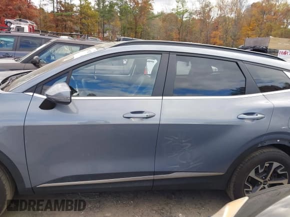 ✅ 2025 Kia Sportage EX • VIN: 5XYK3CDF3SG241807 • Лот: 43494133. Опубликован ранее на IAAI с пробегом 10 005 миль. Бесплатный доступ к архиву аукционных продаж из США и подробный отчёт об истории автомобиля на DreamBid. Изображение 15.