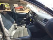 ✅ 2013 Volkswagen Jetta SE • VIN: 3VWDP7AJ3DM438668 • Lot: 42235014. Wystawiony na IAAI z przebiegiem 128 406 mil. Bezpłatny archiwum sprzedaży aukcyjnych z USA i szczegółowy raport historii pojazdu na DreamBid. Zdjęcie 5.